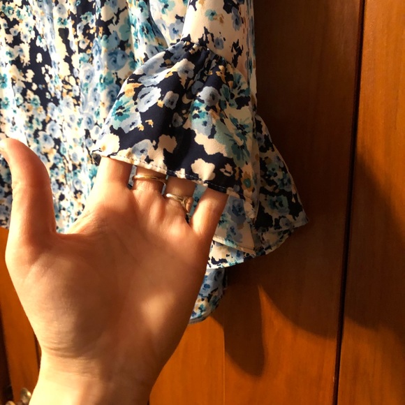 Design Lab off the Shoulder Floral Blouse - Picture 4 of 7